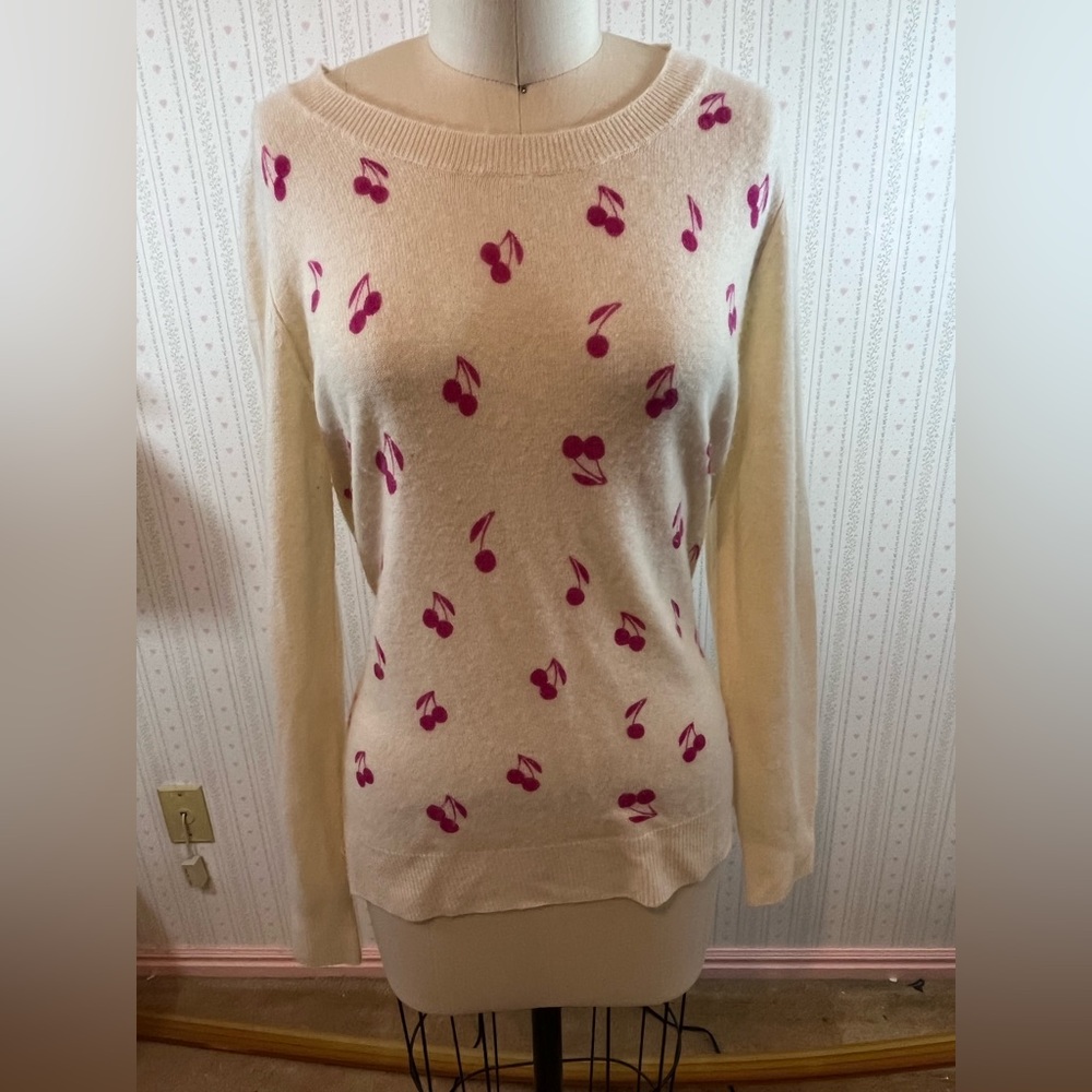 Halogen cashmere with cherry design